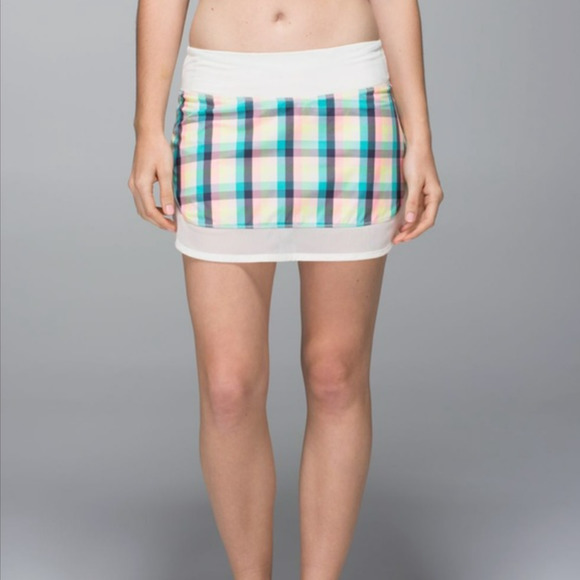 lululemon athletica Dresses & Skirts - Lululemon Hotty Hot Tennis Skirt Wee Wheezy Plaid Check Mesh Cream Pink Womens 4